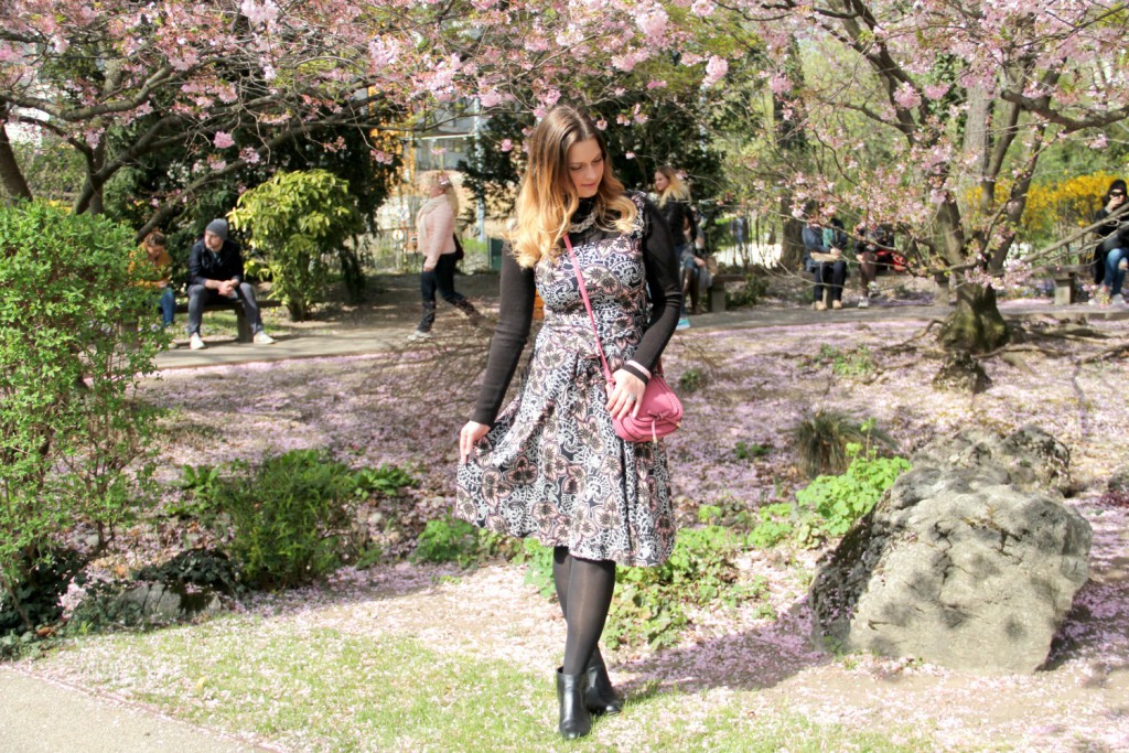 Blogger Outfit 90er Kirschbluten Setagaya Park Wien Kleid