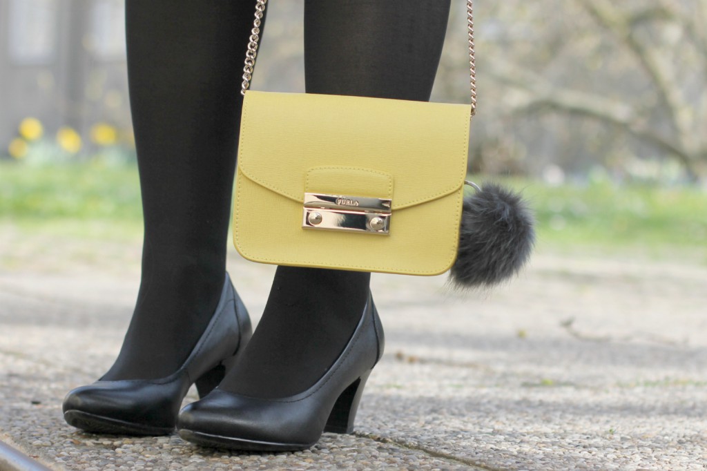 Blogger Outfit Furla Metropolis Pompom Anhanger